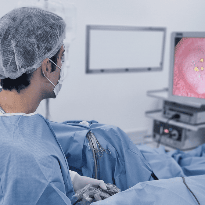Dr. Guilherme em cirurgia endoscópica